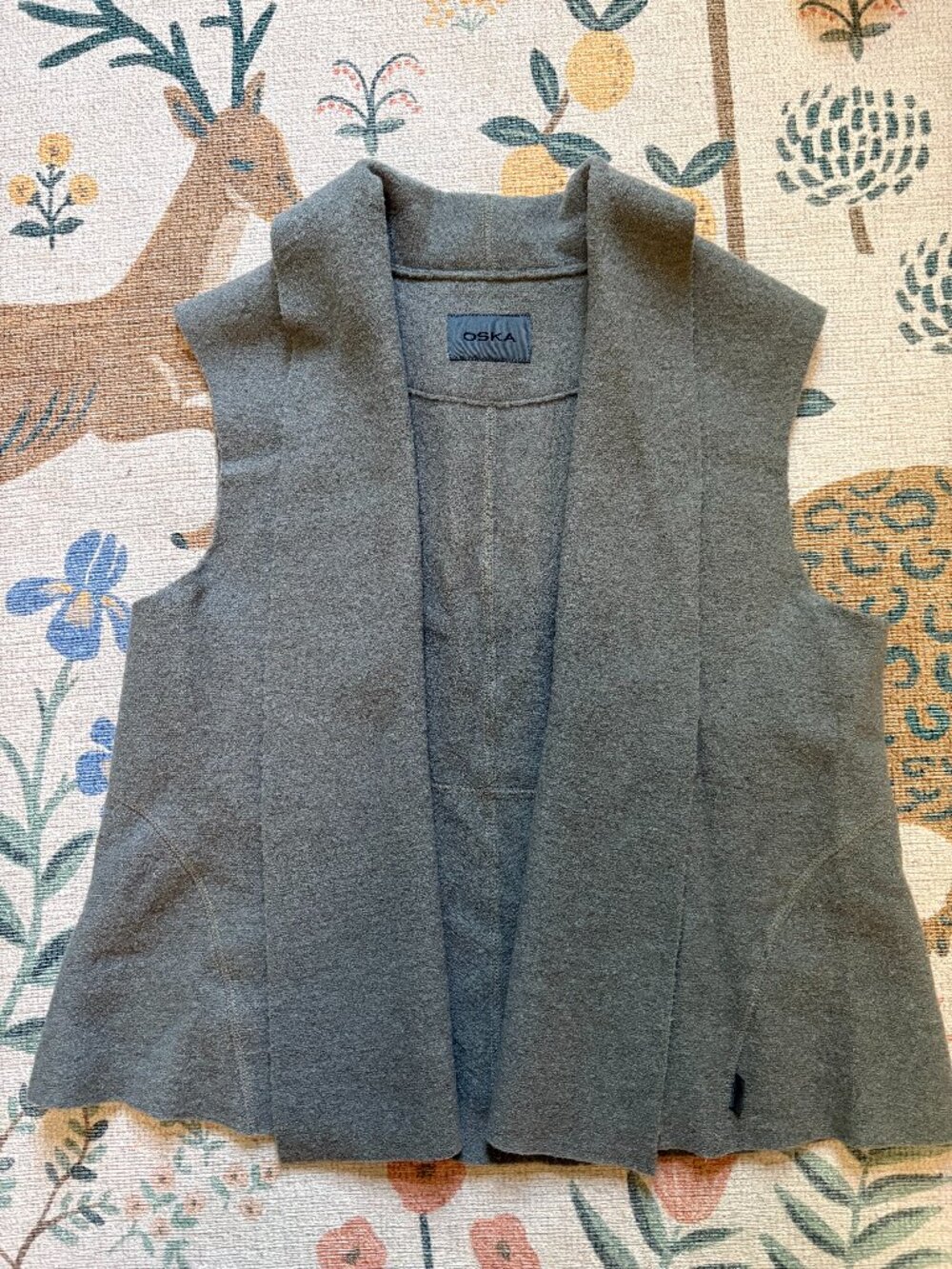 Oska vest. 100% virgin wool